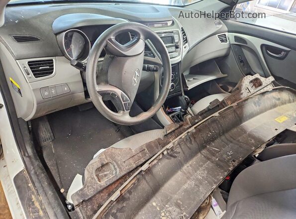 5NPDH4AE8GH747306 2016 HYUNDAI ELANTRA Белый Вид панели приборов