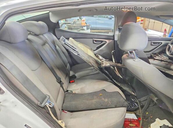 5NPDH4AE8GH747306 2016 HYUNDAI ELANTRA Белый Вид задних сидений