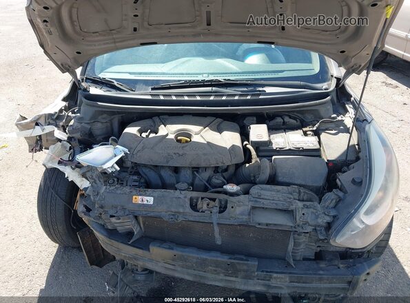 5NPDH4AE8GH750531 2016 HYUNDAI ELANTRA Gold Vista trasera