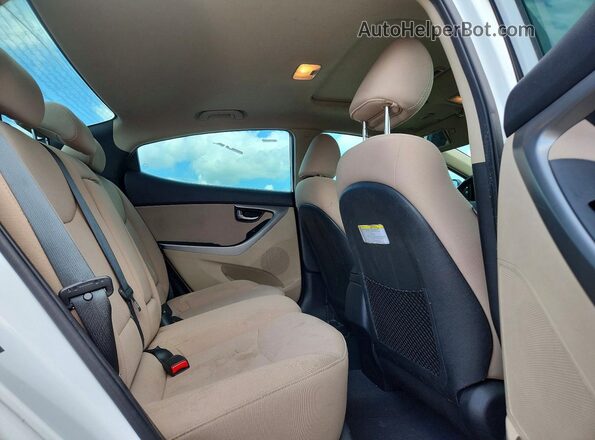 5NPDH4AE8GH788714 2016 HYUNDAI ELANTRA White 