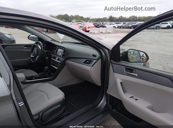 5NPE24AA2JH701142 2018 HYUNDAI SONATA Gray Vista interior delantera