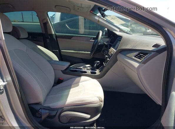 5NPE24AF0GH263743 2016 HYUNDAI SONATA Silver Front interior view