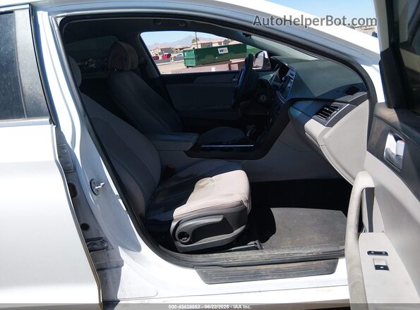 5NPE24AF0GH373630 2016 HYUNDAI SONATA White Front interior view