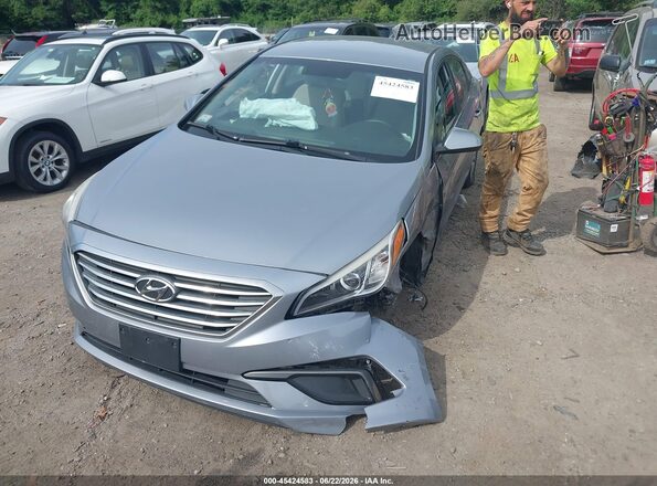 5NPE24AF0GH385258 2016 HYUNDAI SONATA Серебряный Передняя левая четверть