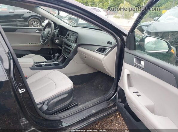 5NPE24AF0HH504315 2017 HYUNDAI SONATA Black Вид салону спереду