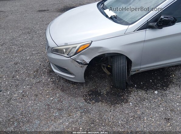 5NPE24AF0HH514908 2017 HYUNDAI SONATA Light Blue Вид спереду