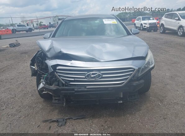 5NPE24AF0HH530428 2017 HYUNDAI SONATA Серебряный Вид задней части салона
