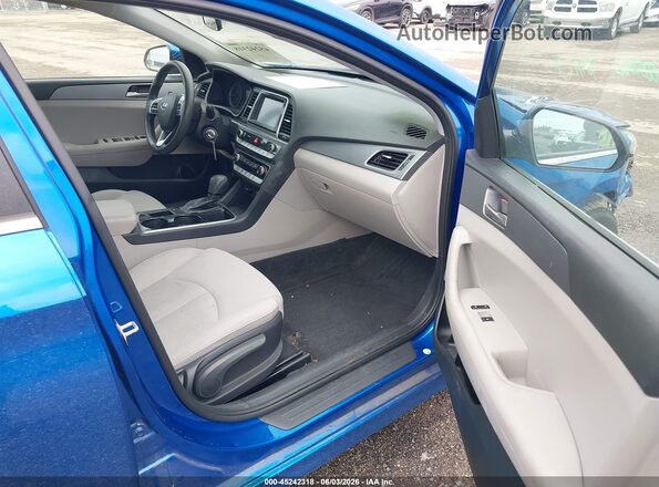 5NPE24AF0JH721658 2018 HYUNDAI SONATA Blue Front interior view