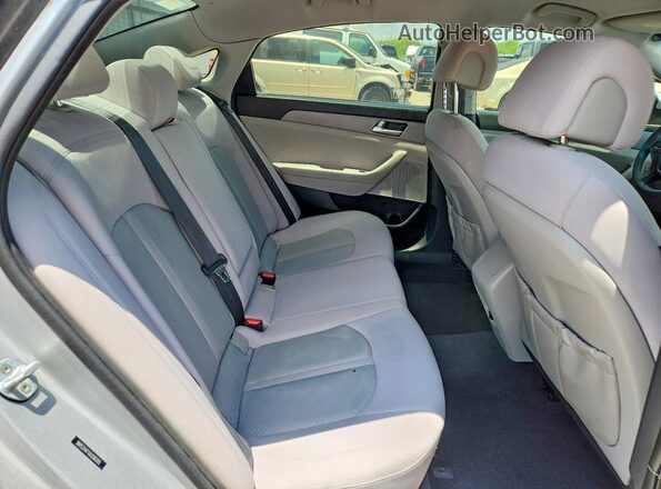 5NPE24AF1GH296265 2016 HYUNDAI SONATA Silver Vista de los asientos traseros
