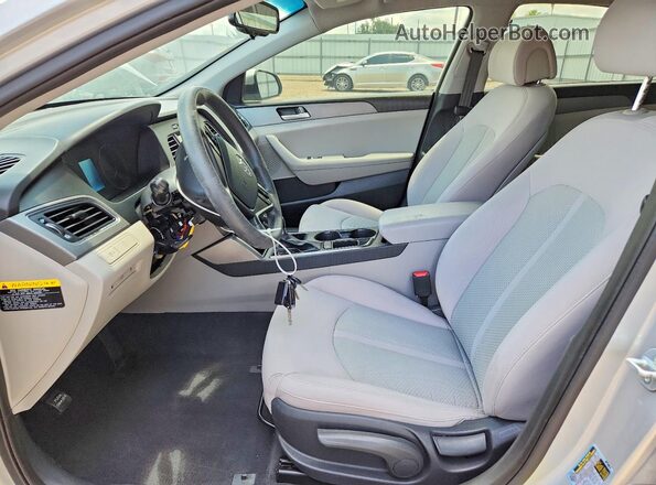 5NPE24AF1GH296265 2016 HYUNDAI SONATA Silver Vista interior delantera