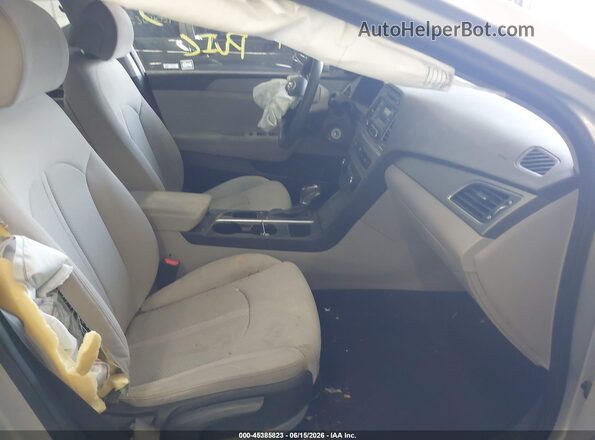 5NPE24AF1HH472684 2017 HYUNDAI SONATA Silver წინა სალონის ხედი