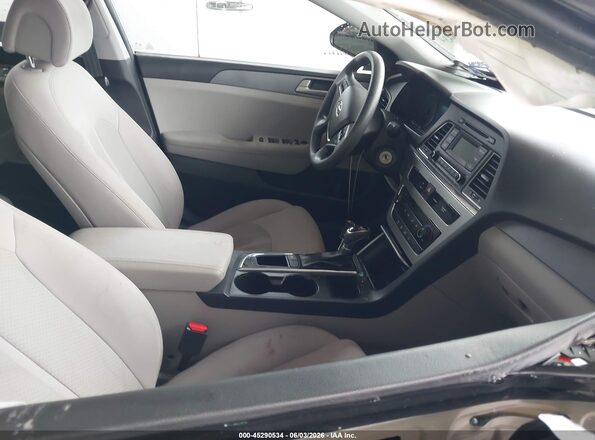 5NPE24AF1HH522970 2017 HYUNDAI SONATA Silver Front interior view