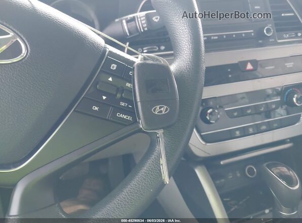 5NPE24AF1HH522970 2017 HYUNDAI SONATA Silver Dashboard view
