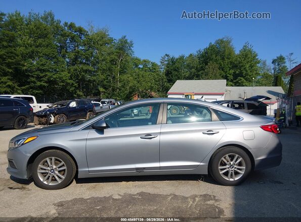 5NPE24AF1HH543964 2017 HYUNDAI SONATA Silver Widok z przodu