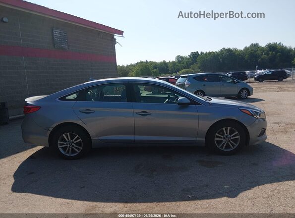 5NPE24AF1HH543964 2017 HYUNDAI SONATA Silver Widok wnętrza z tyłu