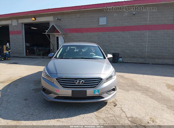 5NPE24AF1HH543964 2017 HYUNDAI SONATA Silver Widok zestawu wskaźników