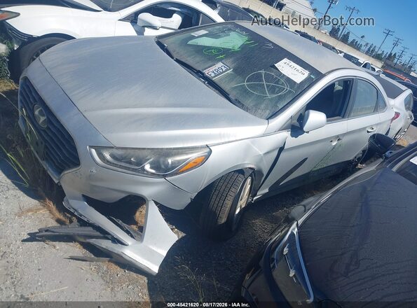 5NPE24AF1JH599425 2018 HYUNDAI SONATA Silver Vista tres cuartos delantera izquierda