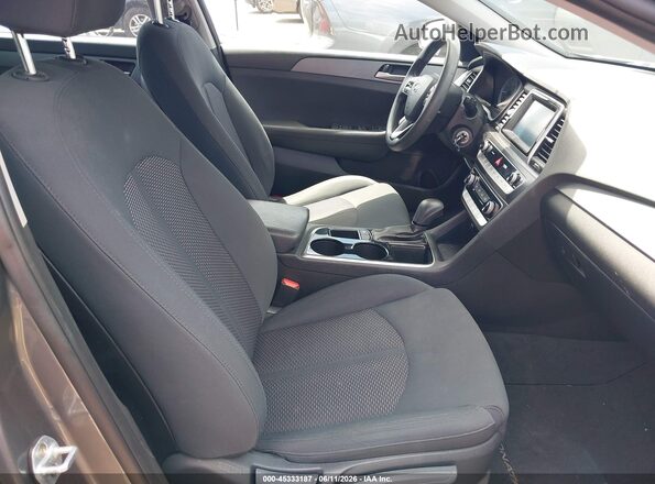 5NPE24AF1JH667531 2018 HYUNDAI SONATA Gray Front interior view