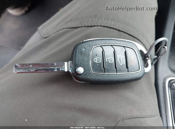 5NPE24AF1JH667531 2018 HYUNDAI SONATA Gray Dashboard view