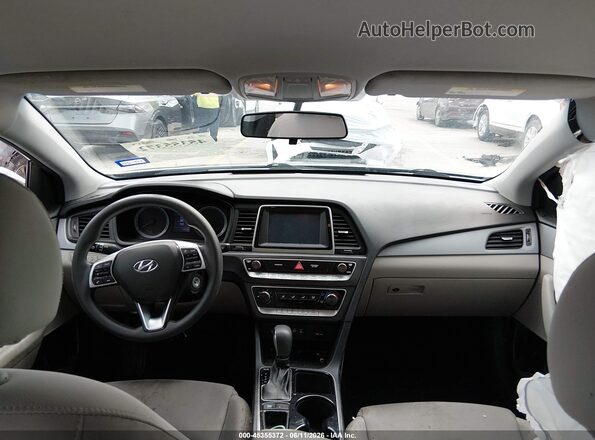 5NPE24AF1KH771499 2019 HYUNDAI SONATA Серый Вид салона спереди