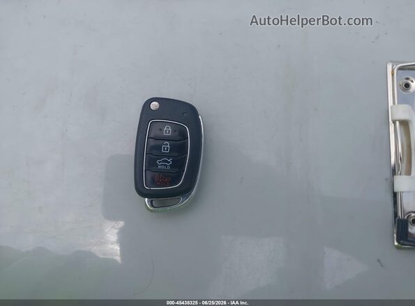 5NPE24AF1KH772474 2019 HYUNDAI SONATA Красный Вид панели приборов