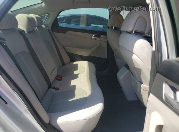5NPE24AF2GH265493 2016 HYUNDAI SONATA Silver Widok tylnych siedzeń