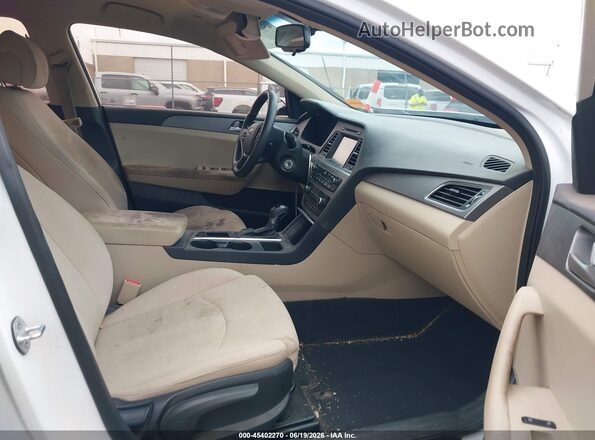 5NPE24AF2GH274176 2016 HYUNDAI SONATA Белый Вид салона спереди
