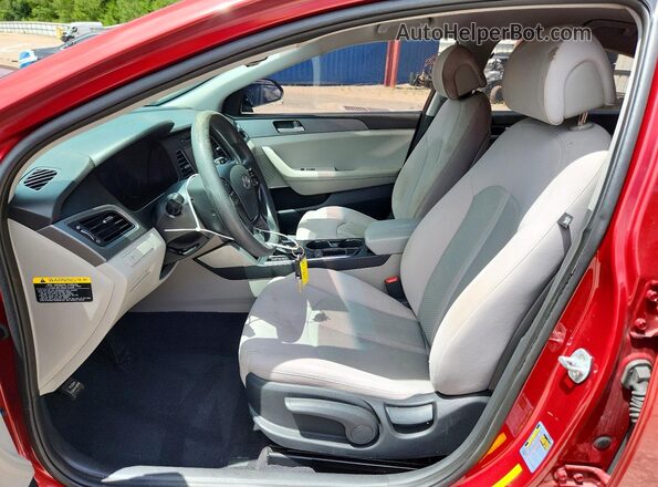 5NPE24AF2GH391501 2016 HYUNDAI SONATA Бордовый Вид салона спереди