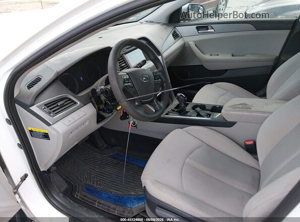 5NPE24AF2GH400973 2016 HYUNDAI SONATA Белый Вид салона спереди