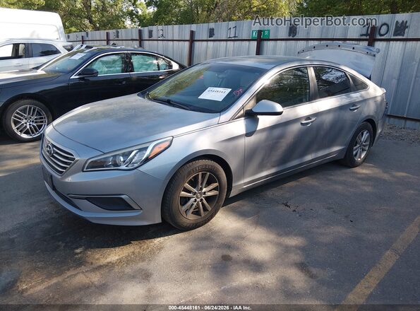 5NPE24AF2HH482981 2017 HYUNDAI SONATA Silver წინა მარცხენა ხედი სამი მეოთხედიდან