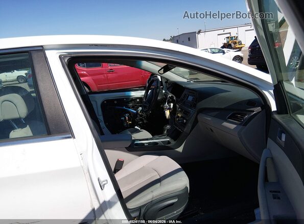 5NPE24AF2HH493494 2017 HYUNDAI SONATA White Սալոնի դիմացի տեսք