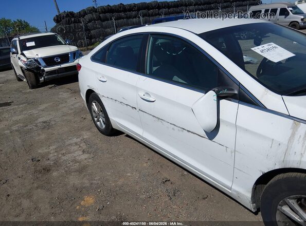 5NPE24AF2HH493494 2017 HYUNDAI SONATA White Սալոնի հետևի տեսք