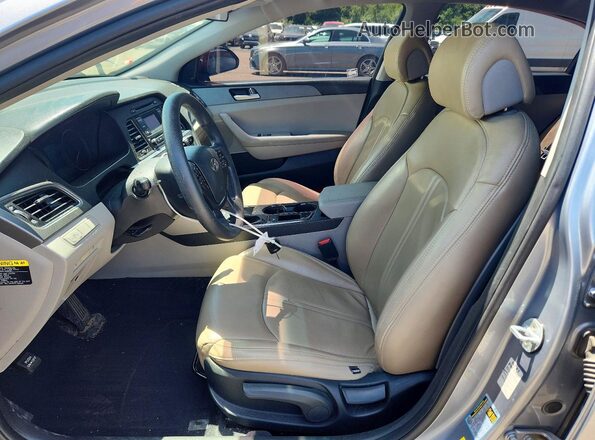 5NPE24AF2HH493771 2017 HYUNDAI SONATA Silver Front interior view