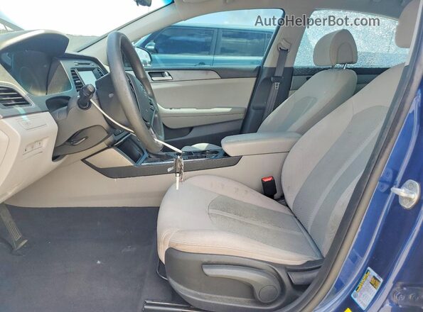 5NPE24AF2HH510987 2017 HYUNDAI SONATA Blue წინა სალონის ხედი