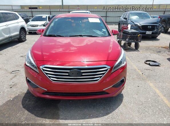 5NPE24AF2HH533914 2017 HYUNDAI SONATA Red Widok zestawu wskaźników
