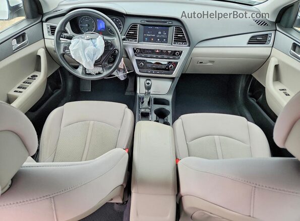 5NPE24AF2HH586290 2017 HYUNDAI SONATA White Vista del salpicadero