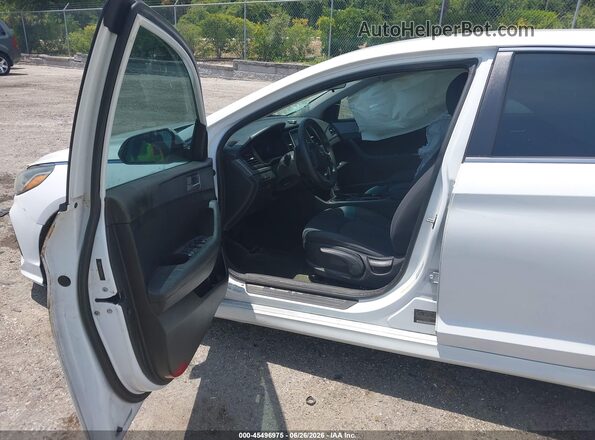 5NPE24AF2JH597621 2018 HYUNDAI SONATA  Front interior view