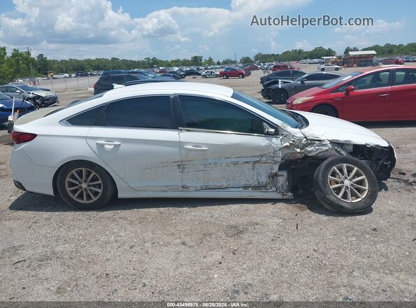 5NPE24AF2JH597621 2018 HYUNDAI SONATA  Rear interior view