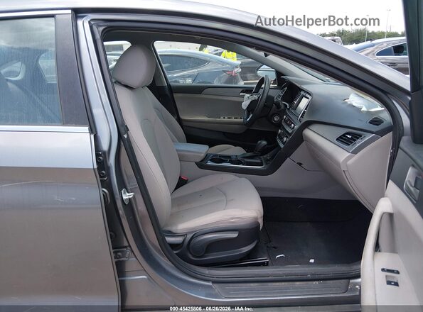 5NPE24AF2JH720141 2018 HYUNDAI SONATA Silver Սալոնի դիմացի տեսք