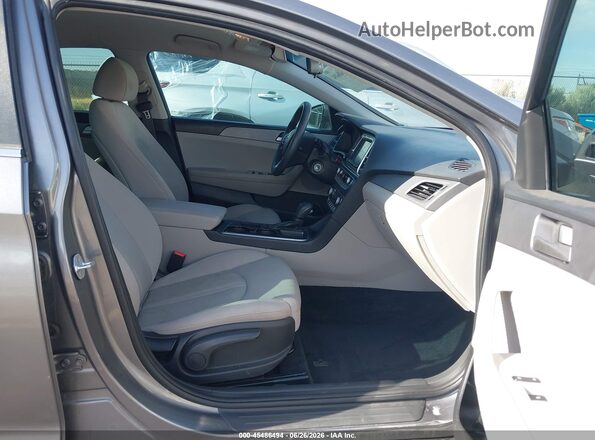 5NPE24AF2KH744991 2019 HYUNDAI SONATA Серый Вид салона спереди