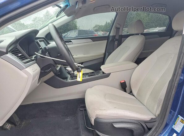 5NPE24AF2KH788568 2019 HYUNDAI SONATA Синий Вид салона спереди