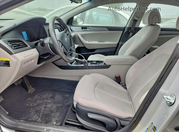 5NPE24AF3GH295277 2016 HYUNDAI SONATA Серебряный Вид салона спереди