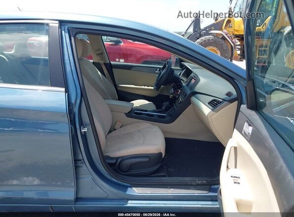 5NPE24AF3GH390809 2016 HYUNDAI SONATA Синий Вид салона спереди