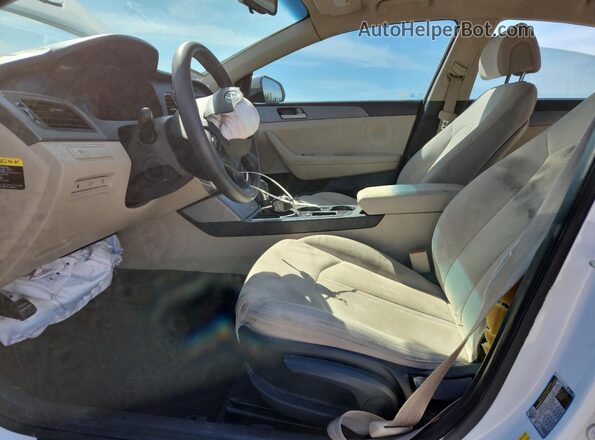 5NPE24AF4GH319117 2016 HYUNDAI SONATA White Вид салону спереду