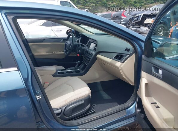 5NPE24AF4HH474784 2017 HYUNDAI SONATA Blue წინა სალონის ხედი