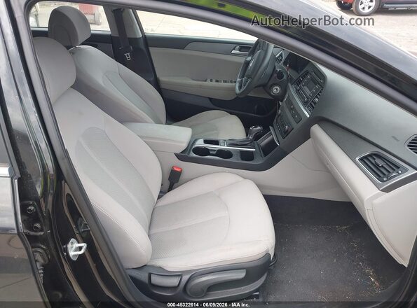 5NPE24AF4HH489964 2017 HYUNDAI SONATA Black Widok wnętrza z przodu