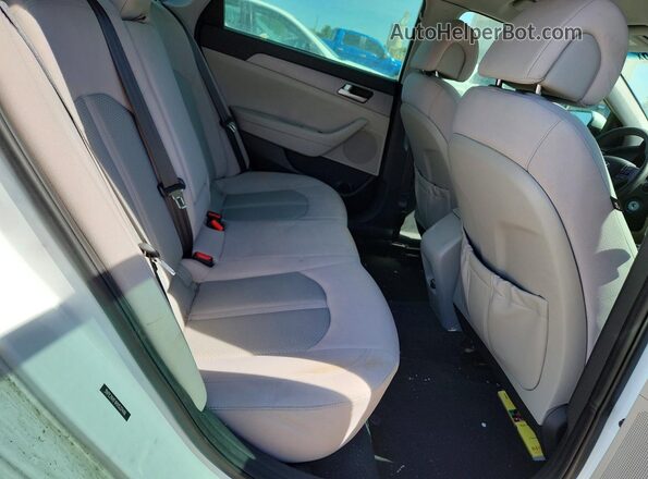 5NPE24AF4HH537446 2017 HYUNDAI SONATA White Вид задніх сидінь