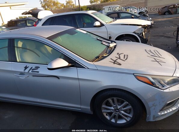 5NPE24AF4HH560113 2017 HYUNDAI SONATA Silver Front view