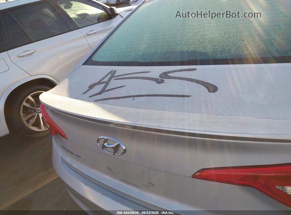 5NPE24AF4HH560113 2017 HYUNDAI SONATA Silver Rear interior view