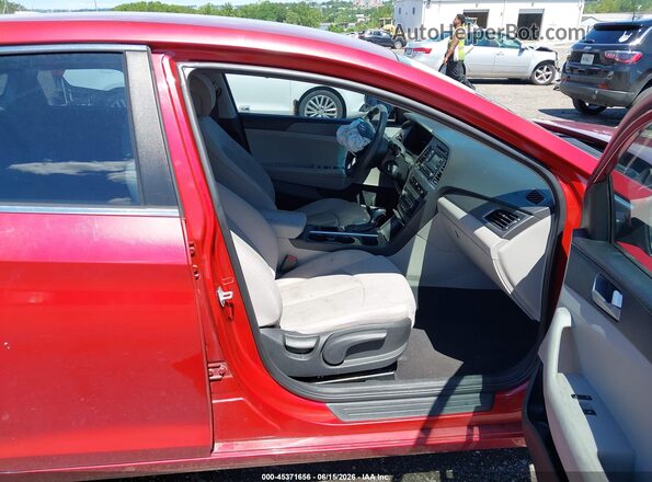 5NPE24AF4HH561858 2017 HYUNDAI SONATA Red Front interior view